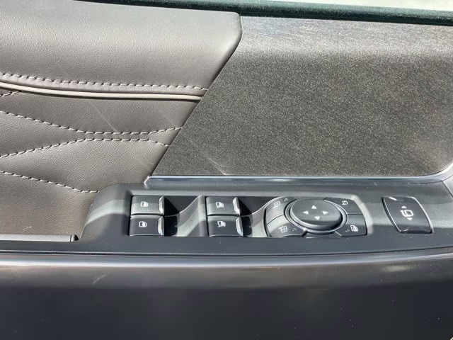 2026 Star White Metallic Tri-Coat Ford Super Duty F-350 SRW Valor Lift 4X4 Truck