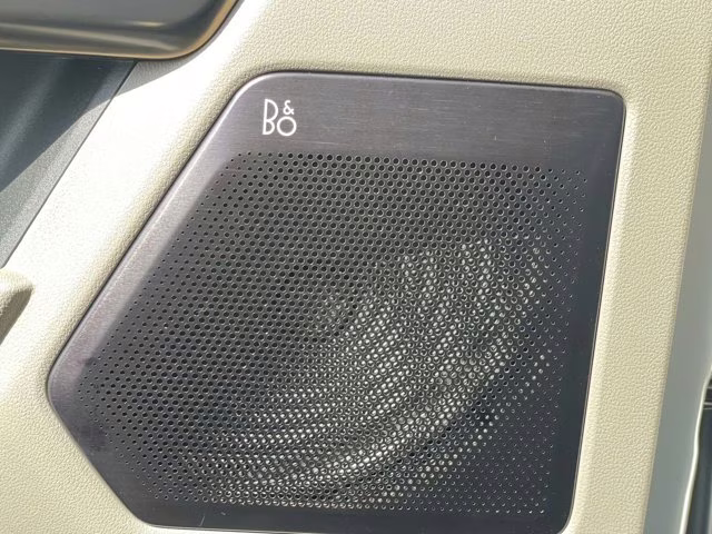 2026 Star White Metallic Tri-Coat Ford Super Duty F-350 SRW Valor Lift 4X4 Truck