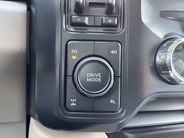 2026 Star White Metallic Tri-Coat Ford Super Duty F-350 SRW Valor Lift 4X4 Truck