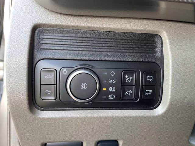 2026 Star White Metallic Tri-Coat Ford Super Duty F-350 SRW Valor Lift 4X4 Truck