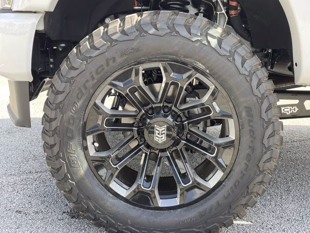 2026 Star White Metallic Tri-Coat Ford Super Duty F-350 SRW Valor Lift 4X4 Truck