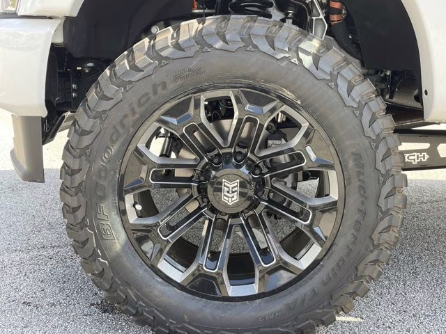 2026 Star White Metallic Tri-Coat Ford Super Duty F-350 SRW Valor Lift 4X4 Truck