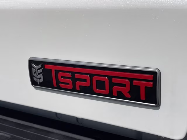 2026 Star White Metallic Tri-Coat Ford Super Duty F-350 SRW Valor Lift 4X4 Truck