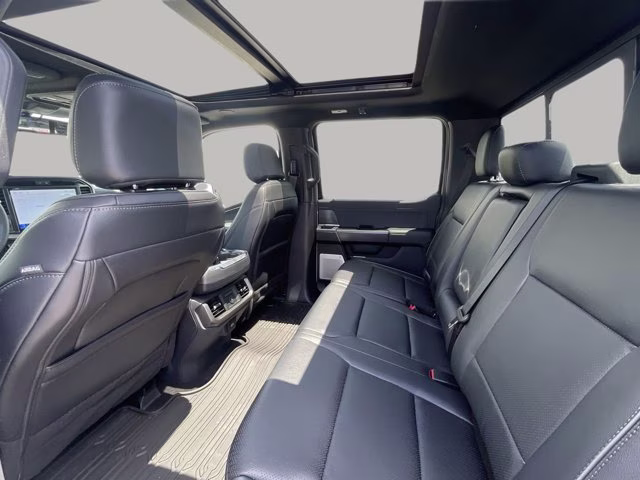 2026 Avalanche Ford F-150 LARIAT 4X4 Truck