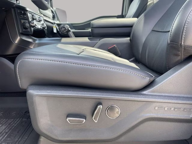 2026 Avalanche Ford F-150 LARIAT 4X4 Truck