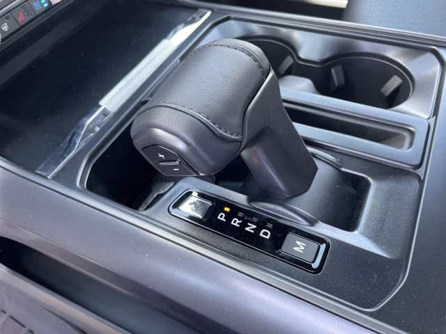 2026 Avalanche Ford F-150 LARIAT 4X4 Truck