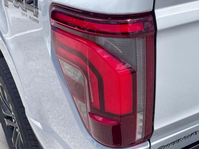 2026 Avalanche Ford F-150 LARIAT 4X4 Truck