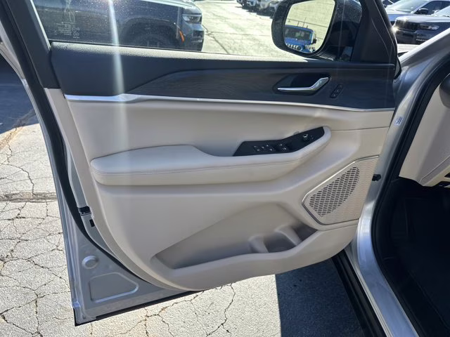 2025 Silver Zynith Jeep Grand Cherokee L Limited RWD SUV