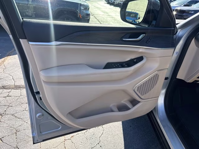 2025 Silver Zynith Jeep Grand Cherokee L Limited RWD SUV