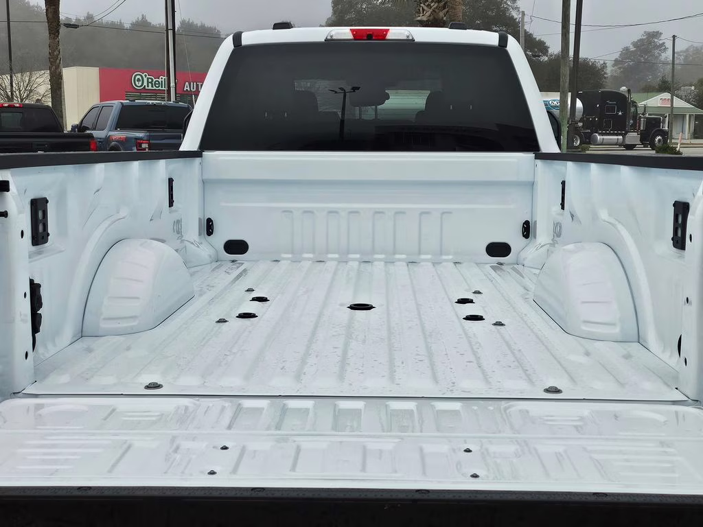 2026 Oxford White Ford Super Duty F-450 DRW XLT 4X4 Truck