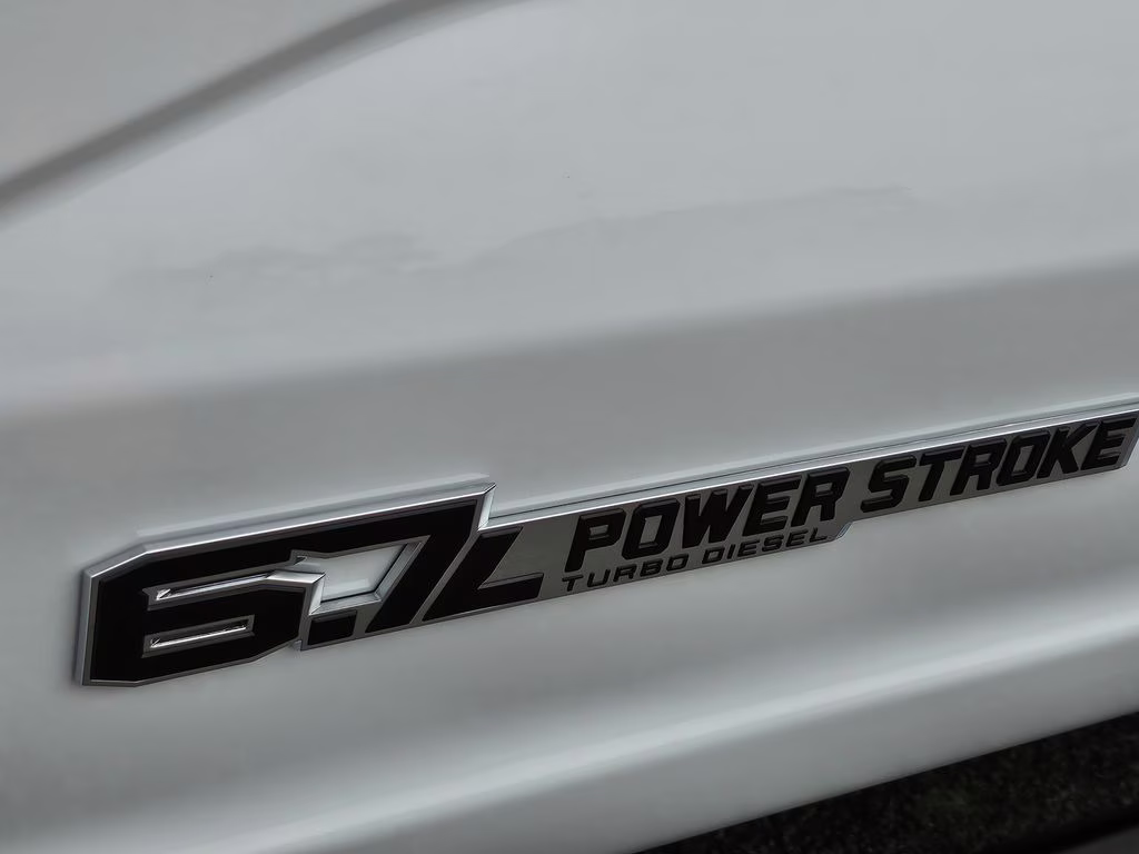 2026 Oxford White Ford Super Duty F-450 DRW XLT 4X4 Truck