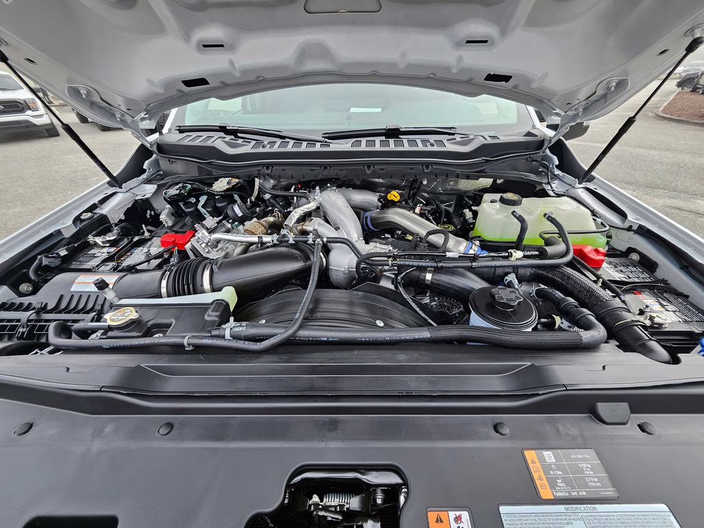 2026 Oxford White Ford Super Duty F-450 DRW XLT 4X4 Truck