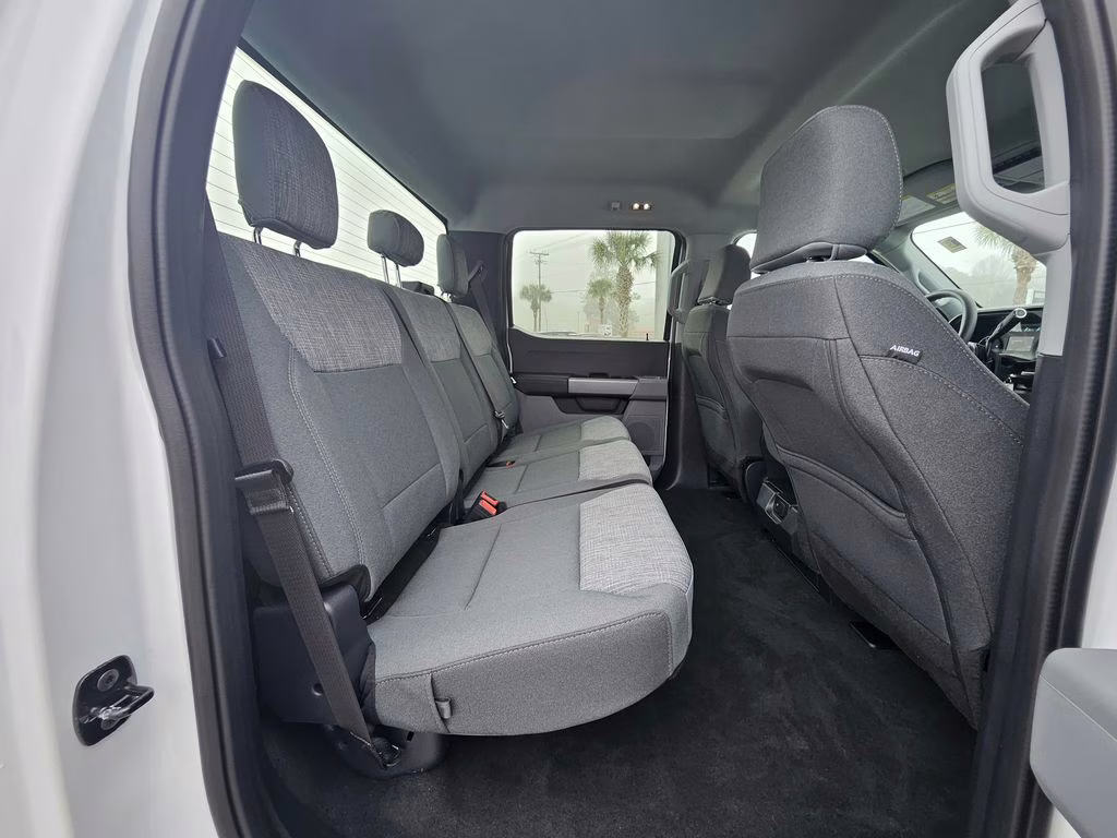 2026 Oxford White Ford Super Duty F-450 DRW XLT 4X4 Truck