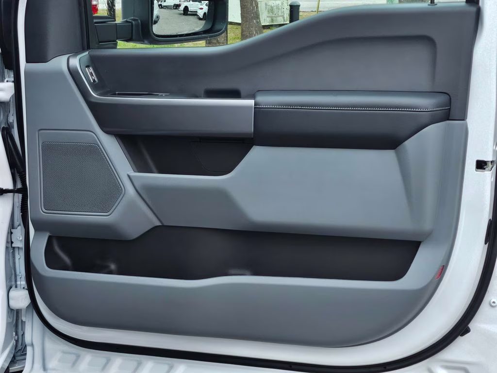 2026 Oxford White Ford Super Duty F-450 DRW XLT 4X4 Truck