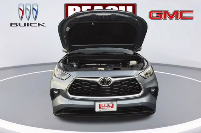 2022 Moon Dust Toyota Highlander XLE AWD SUV