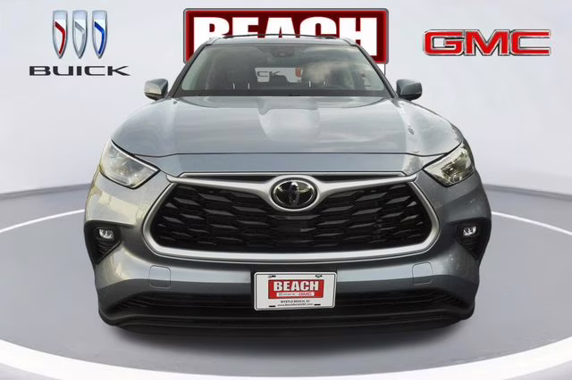 2022 Moon Dust Toyota Highlander XLE AWD SUV