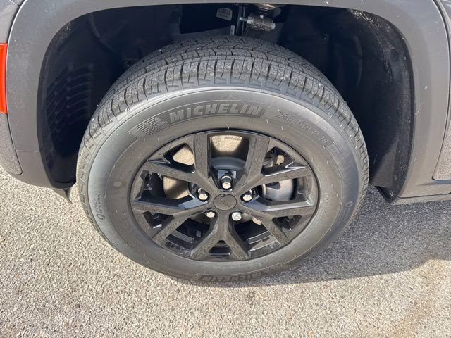 2026 Gray Metallic Jeep Grand Cherokee L Altitude 4X4 SUV