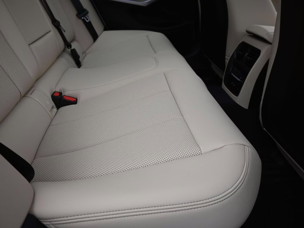 2026 Alpine White BMW 3 Series 330i RWD Sedan