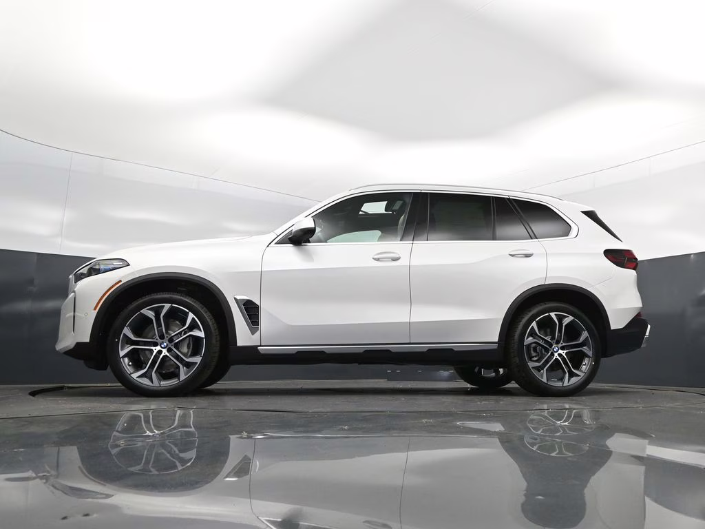 2026 Mineral White Metallic BMW X5 sDrive40i RWD SUV