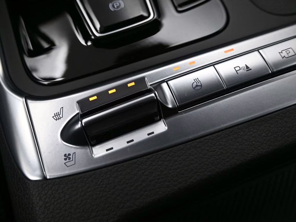 2026 Ivory Silver Kia Carnival Hybrid SX Prestige FWD Van