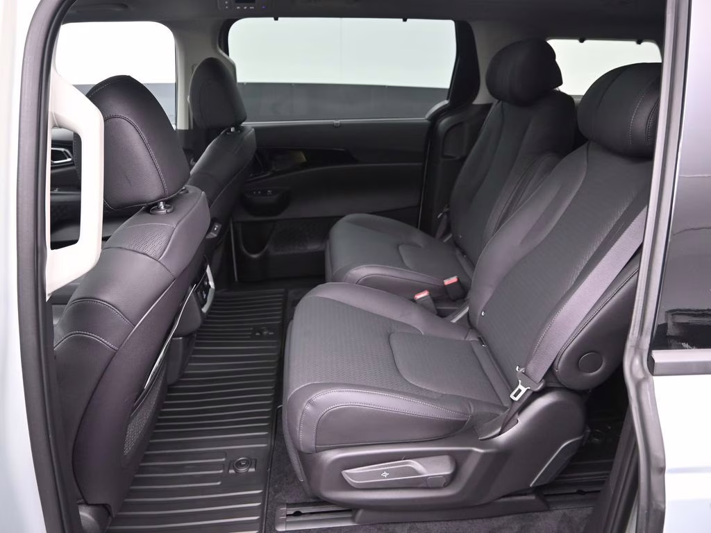 2026 Ivory Silver Kia Carnival Hybrid SX Prestige FWD Van