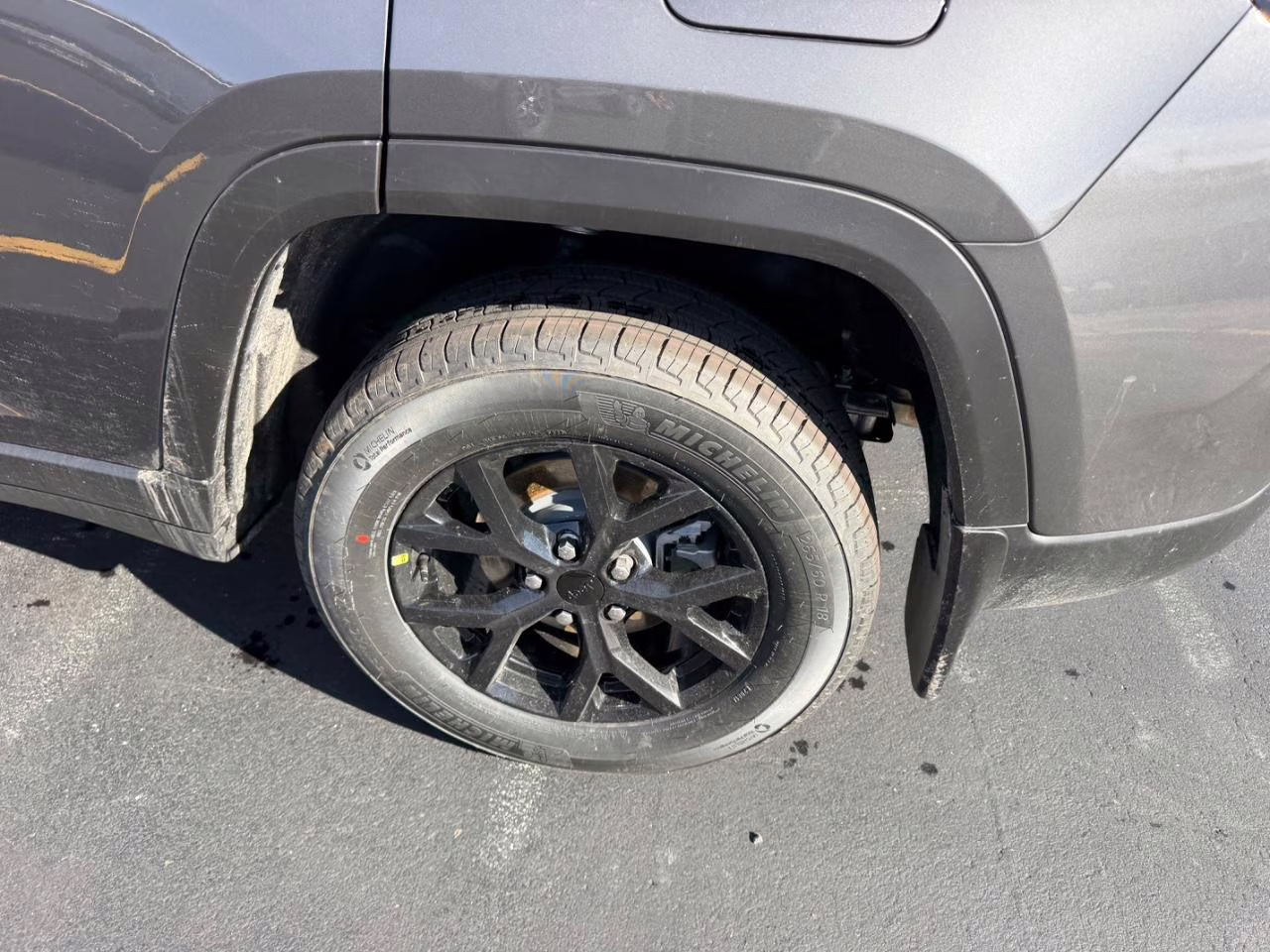 2026 Baltic Gray Metallic Clearcoat Jeep Grand Cherokee Laredo 4X4 SUV