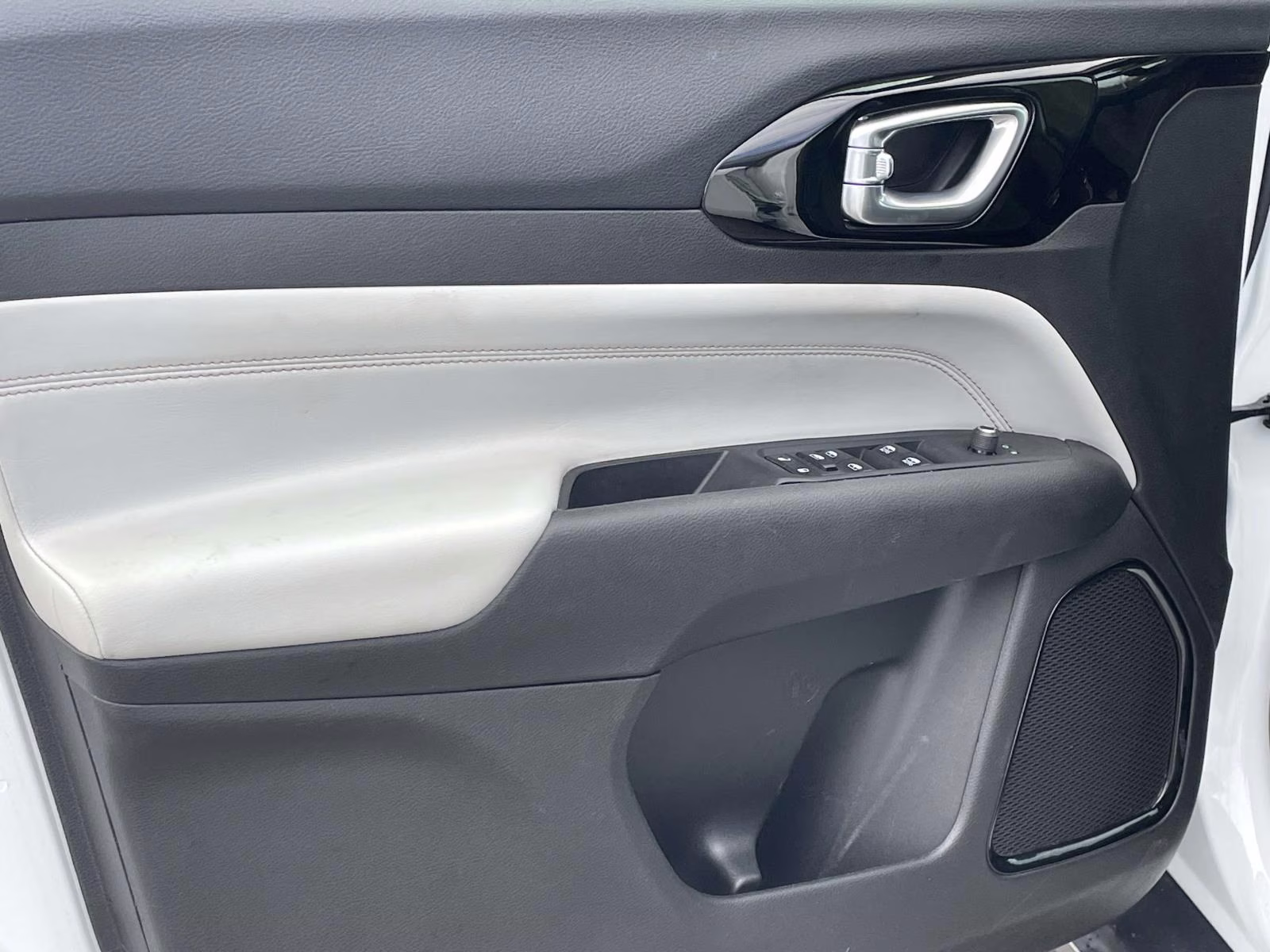 2024 Bright White Clearcoat Jeep Compass Limited 4X4 SUV