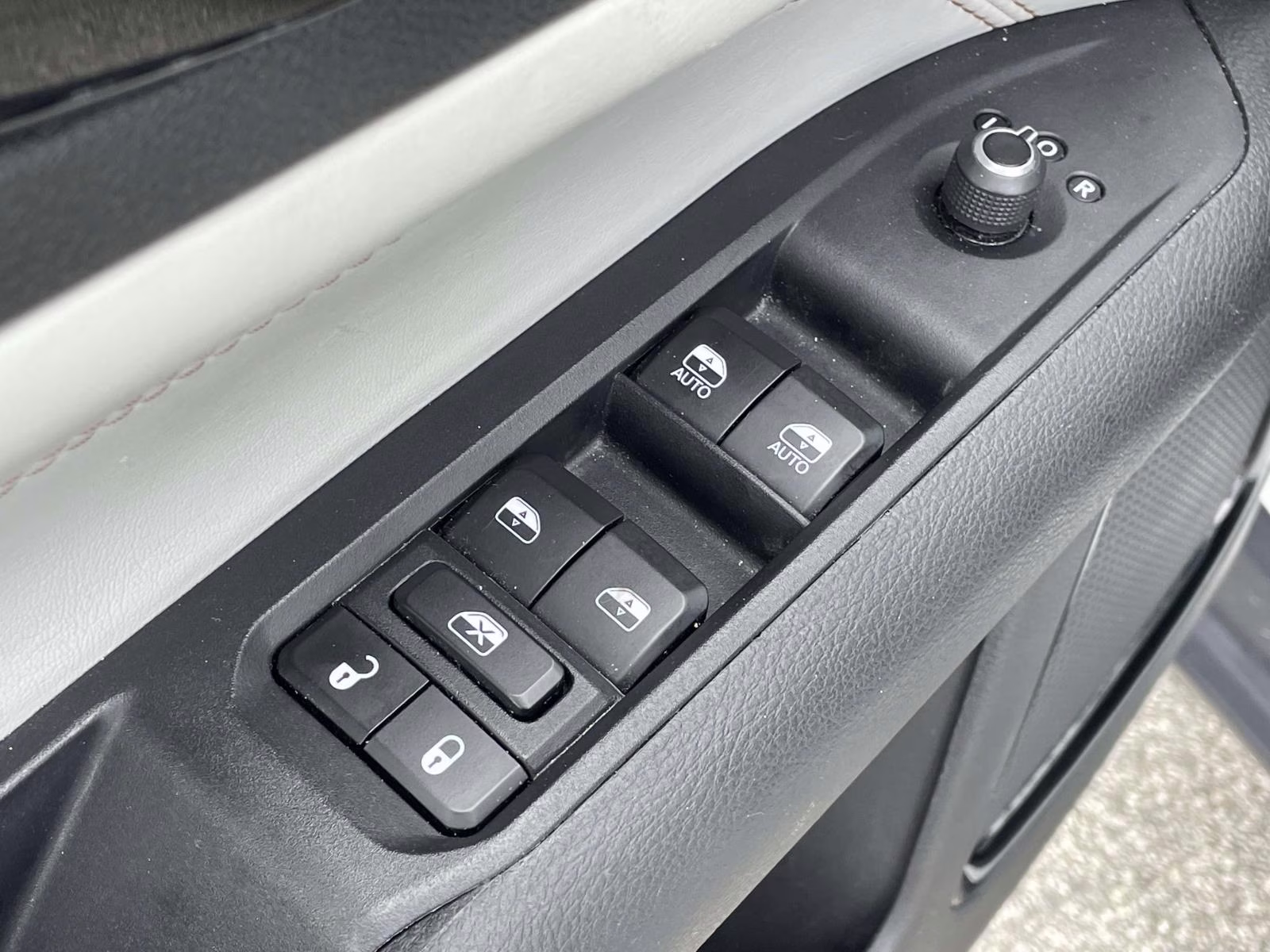 2024 Bright White Clearcoat Jeep Compass Limited 4X4 SUV