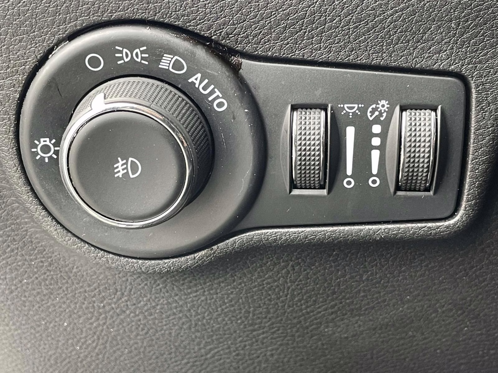 2024 Bright White Clearcoat Jeep Compass Limited 4X4 SUV