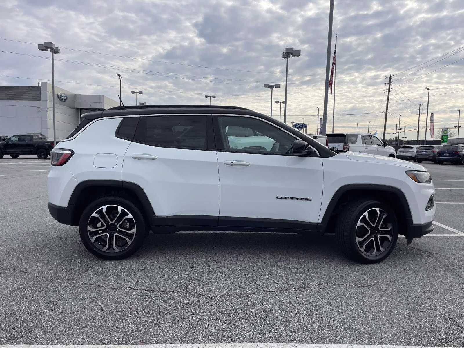 2024 Bright White Clearcoat Jeep Compass Limited 4X4 SUV