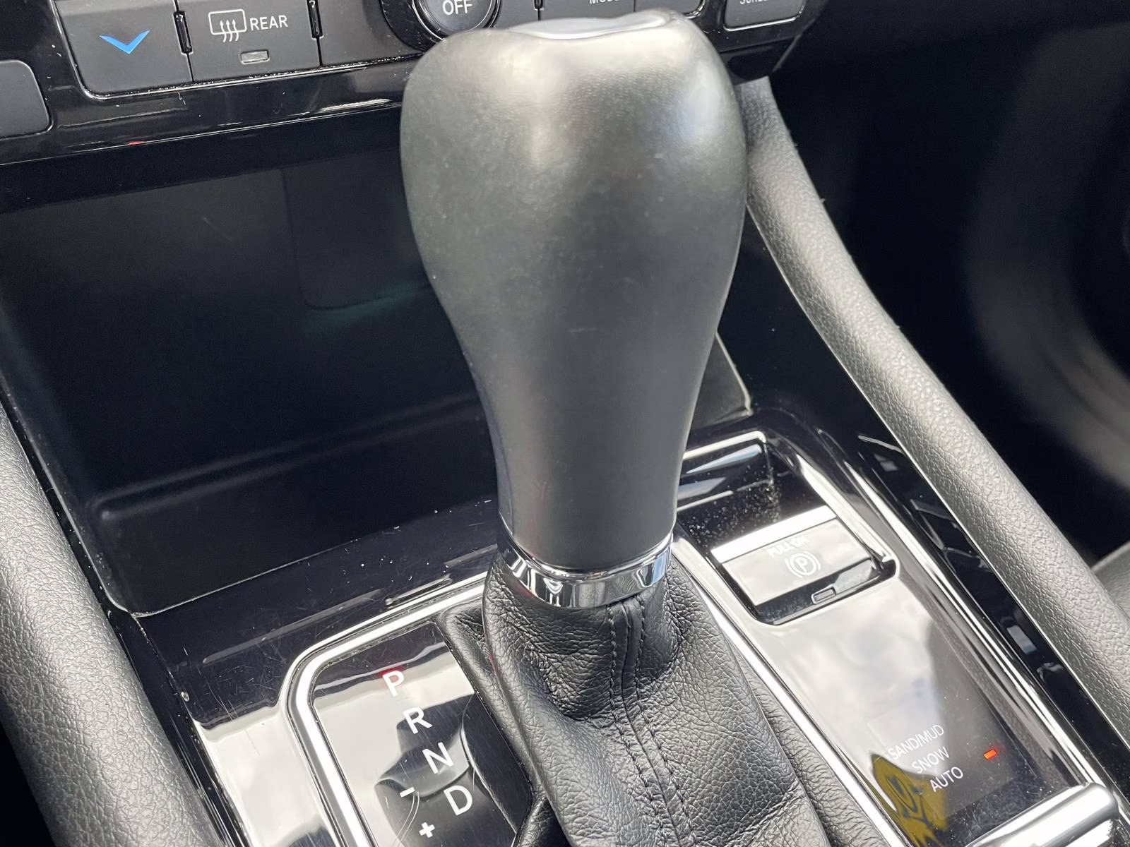 2024 Bright White Clearcoat Jeep Compass Limited 4X4 SUV