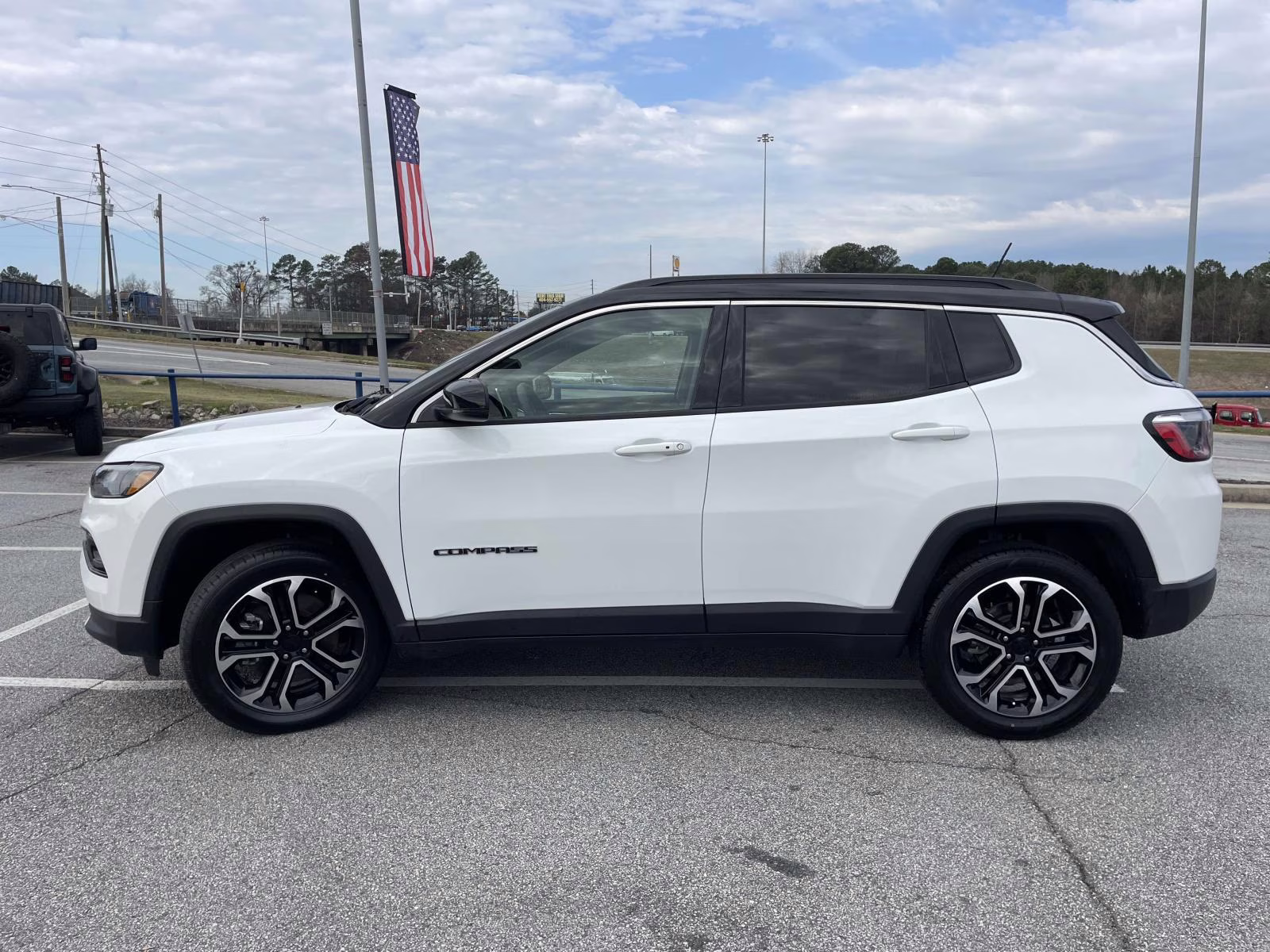 2024 Bright White Clearcoat Jeep Compass Limited 4X4 SUV
