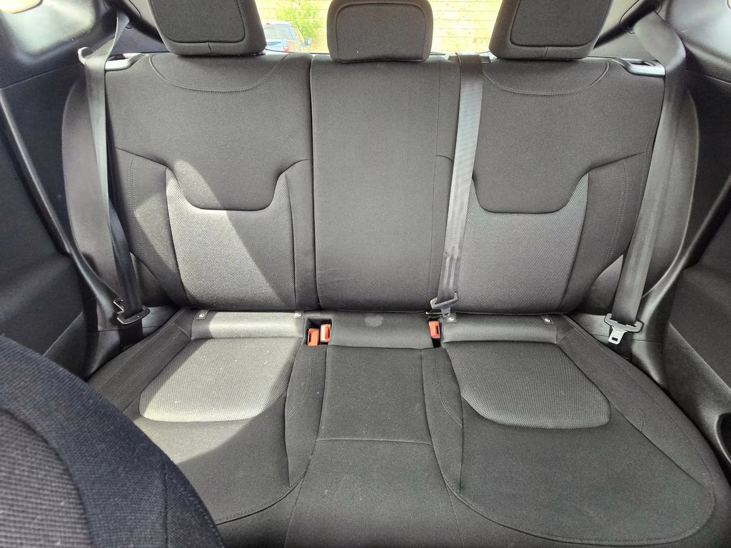 2019 Alpine White Clearcoat Jeep Renegade Sport FWD SUV