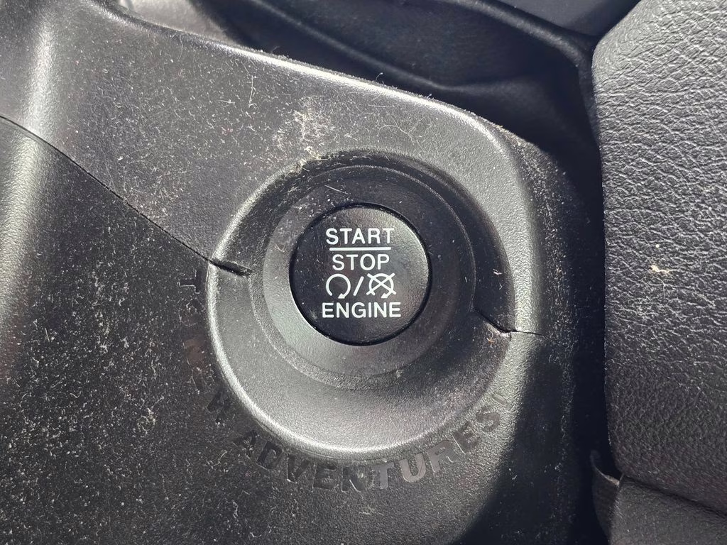 2019 Alpine White Clearcoat Jeep Renegade Sport FWD SUV