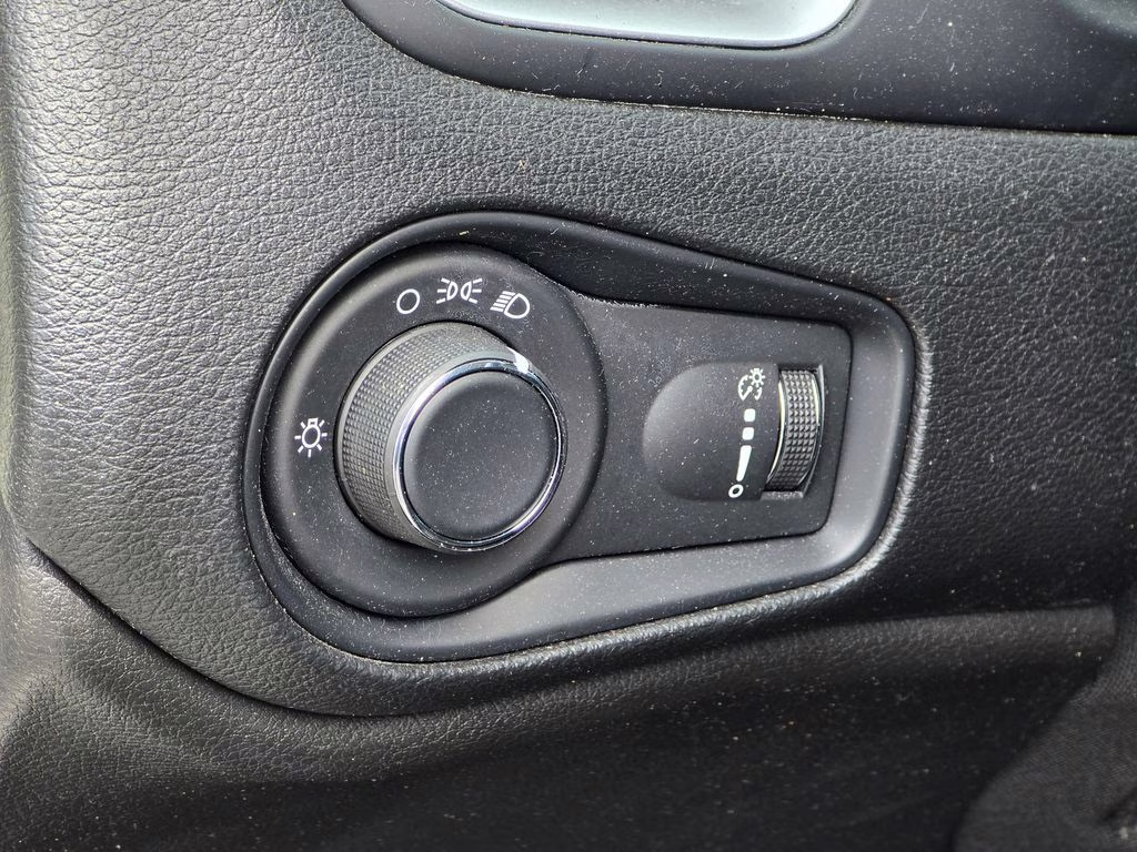 2019 Alpine White Clearcoat Jeep Renegade Sport FWD SUV