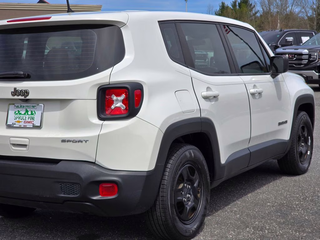 2019 Alpine White Clearcoat Jeep Renegade Sport FWD SUV
