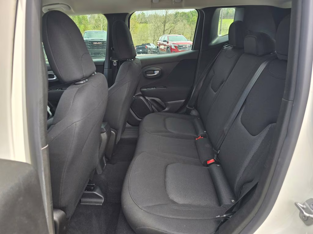 2019 Alpine White Clearcoat Jeep Renegade Sport FWD SUV