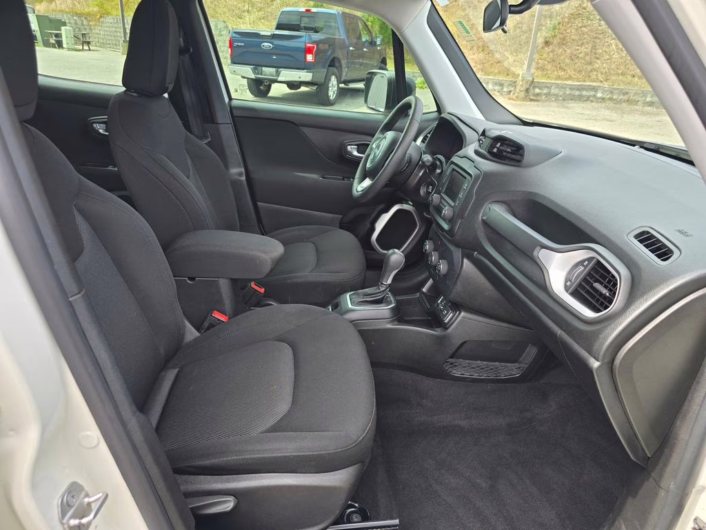 2019 Alpine White Clearcoat Jeep Renegade Sport FWD SUV