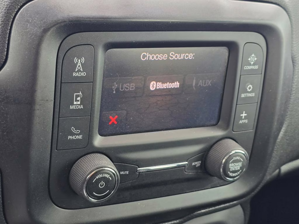 2019 Alpine White Clearcoat Jeep Renegade Sport FWD SUV