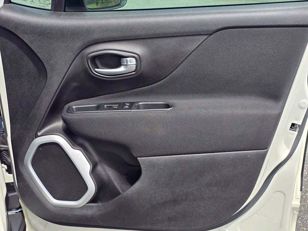 2019 Alpine White Clearcoat Jeep Renegade Sport FWD SUV