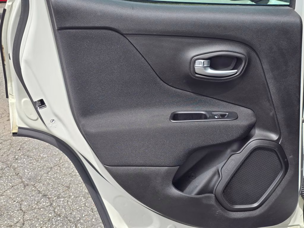 2019 Alpine White Clearcoat Jeep Renegade Sport FWD SUV