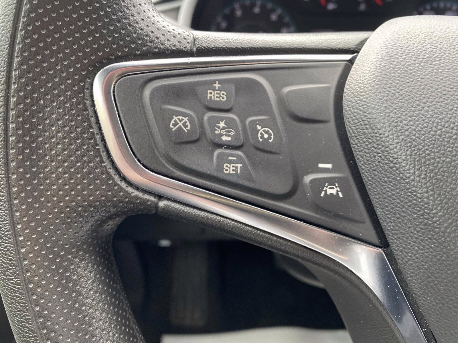 2024 Sterling Gray Metallic Chevrolet Malibu LT FWD Sedan