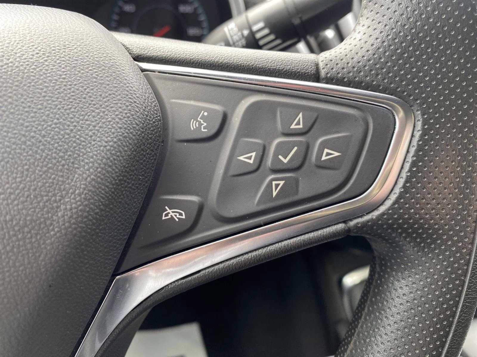 2024 Sterling Gray Metallic Chevrolet Malibu LT FWD Sedan