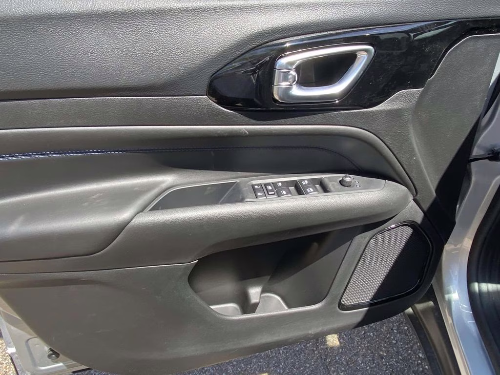 2026 Silver Zynith Metallic Clearcoat Jeep Compass Latitude Altitude 4X4 SUV