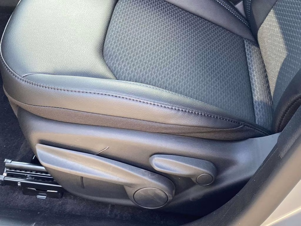 2026 Silver Zynith Metallic Clearcoat Jeep Compass Latitude Altitude 4X4 SUV