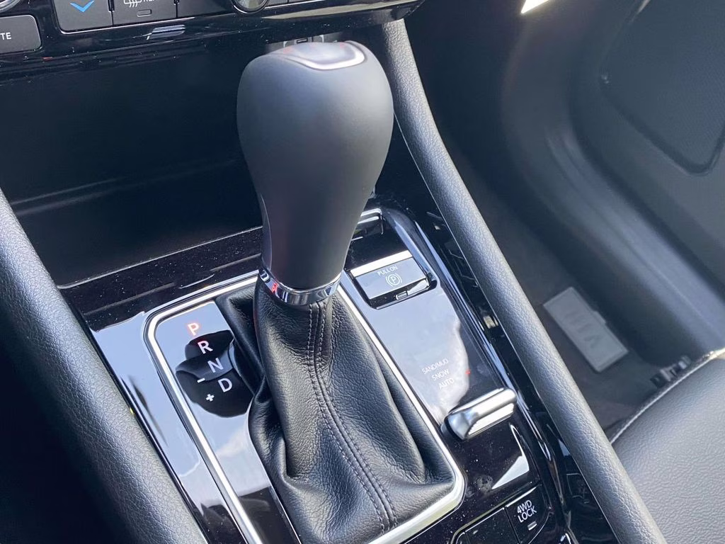 2026 Silver Zynith Metallic Clearcoat Jeep Compass Latitude Altitude 4X4 SUV