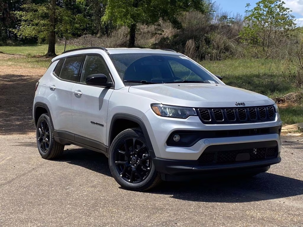 2026 Silver Zynith Metallic Clearcoat Jeep Compass Latitude Altitude 4X4 SUV