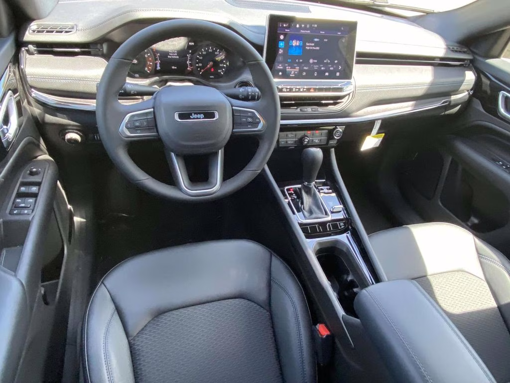 2026 Silver Zynith Metallic Clearcoat Jeep Compass Latitude Altitude 4X4 SUV