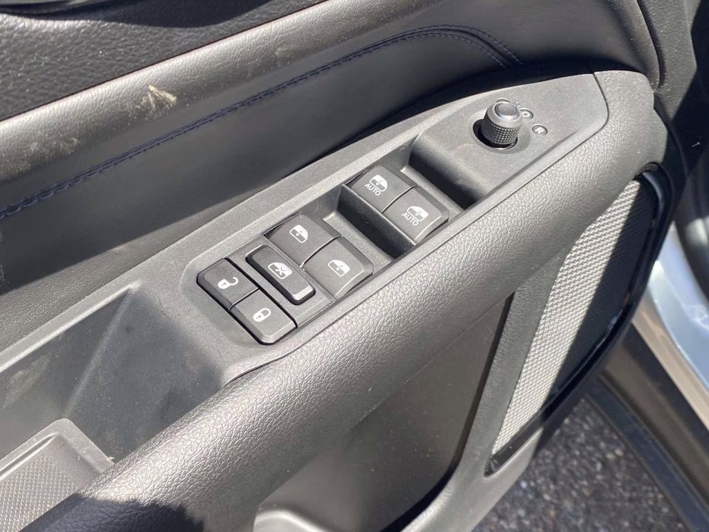 2026 Silver Zynith Metallic Clearcoat Jeep Compass Latitude Altitude 4X4 SUV