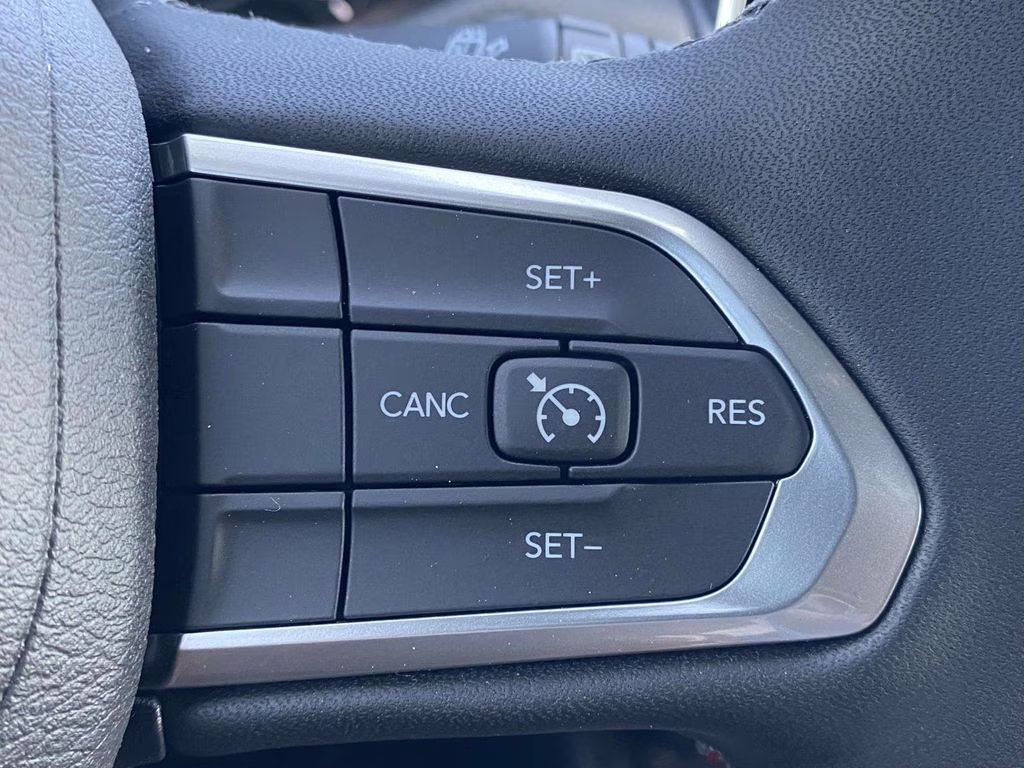 2026 Silver Zynith Metallic Clearcoat Jeep Compass Latitude Altitude 4X4 SUV